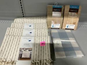 lot 302 image: LOT OF 7 Table Runners & Tablecloths