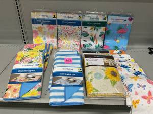 lot 305 image: LOT OF Kitchen Tablecloths, Dish Drying Mats, & Towels