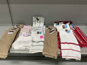 lot 306 image: LOT OF Kitchen TowelsCloths