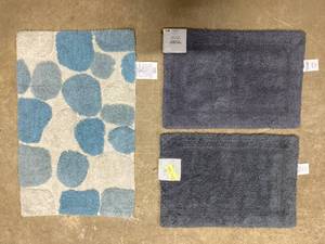 lot 438 image: LOT OF 3 Bath Rugs