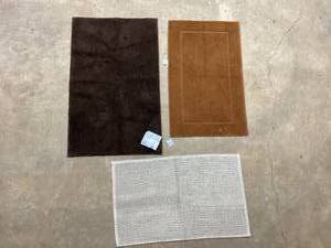 lot 439 image: LOT OF 3 Bath Rugs