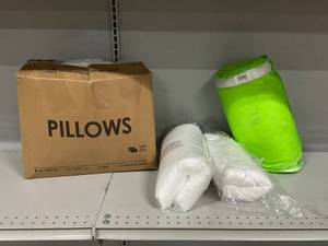 lot 416 image: LOT OF 4 Pillows (Variety Sizes)