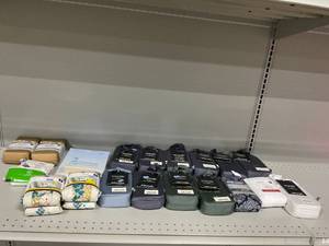 lot 428 image: LOT OF 19 Size King Pillowcases