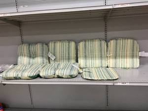 lot 431 image: LOT OF 7 Outdoor Seat Cushions & Pads (Reversible)