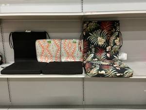 lot 460 image: LOT OF 6 Outdoor Seat Pads & Cushions