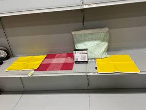 lot 461 image: LOT OF 4 Pillow Cushion Covers & 1 Pillow