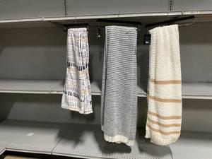 lot 463 image: LOT OF 3 Blankets