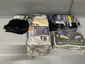 lot 466 image: LOT OF 6 Window Curtains 84