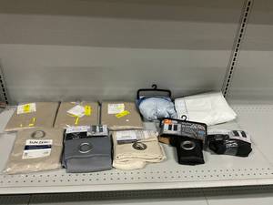 lot 471 image: LOT OF 10 Window Curtains 63