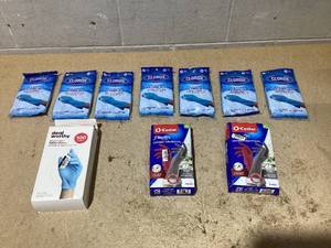 lot 116 image: LOT OF 10 Latex & Nirtrile Gloves