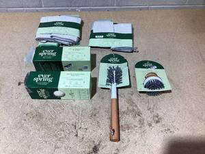 lot 121 image: LOT OF 6 Everspring Merchandise