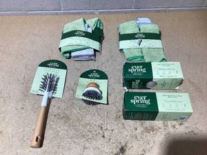 lot 122 image: LOT OF 6 Everspring Merchandise