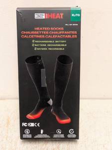 lot 10 image: NEW 32 DEGREE HEATED SOCKS XL