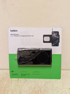 lot 28 image: BELKIN BOOST CHARGE 2-IN-1 MAGNETIC CHARGING PAD WITH Qi2