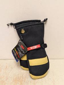 lot 18 image: NEW 3M THINSULATE WATER RESISTANT GLOVES MEDIUM