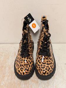 lot 227 image: NEW KIDS BOOTS BY ART CLASS SIZE 2 YOUTH