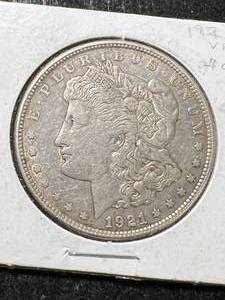 lot 08 image: 1921 US MORGAN SILVER DOLLAR
