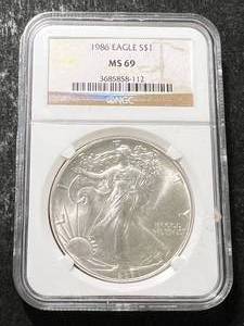 lot 09 image: 1986 AMERICAN SILVER EAGLE NGC MS69