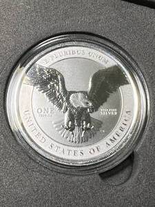 lot 72 image: 1 TROY OZ .999 FINE SILVER 2024 DONALD TRUMP ROUND IN BOX