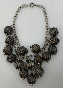 Vintage Mid-Century Fluted Large Bead Baubles Neclace Napier Style