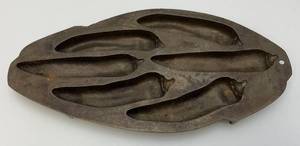 Vintage RARE Lodge Brand Cast Iron (Pepper Shaped) Corn Bread Pan