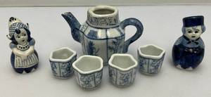 Mid-Century Miniature Blue & White Chinese Teapot With Cups And More