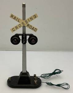 Vintage Lionel O Gauge No. 154 Highway Railroad Crossing (Very Nice Condition)