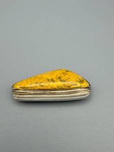 lot 96 image: Brooch with Yellow Cabochon Stone in Sterling Silver