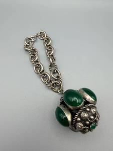 lot 107 image: Vintage Silver-Tone Necklace with Green Cabochon Pendant & Filigree Bezel