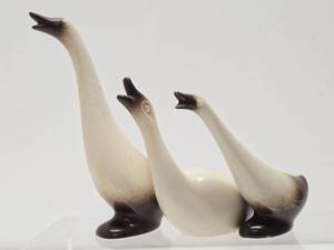 lot 18 image: Set of 3 Mid Century Signed HOWARD PIERCE Art Pottery Birds