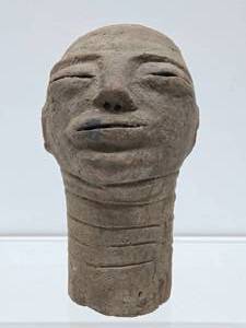 lot 21 image: Old African Akan Terra Cotta Memorial Head