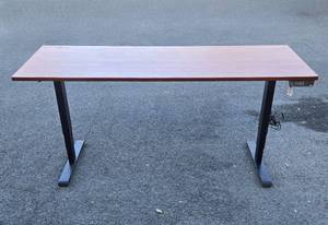 lot 200 image: Excellent Working FRIANT 6 Standing Desk
