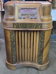 Nicer Condition Vintage PHILCO Floor Radio