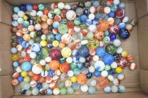 lot 1 image: Vintage Marbles 3.2lbs