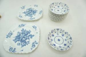 lot 24 image: Vintage Blue and White Plates & Berry Bowls