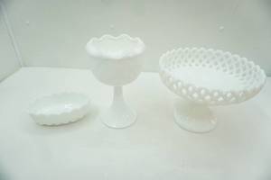 lot 44 image: Challinor Taylor Milk Glass Compote