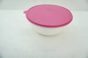 lot 54 image: Tupperware Large mixer Bowl with pink lid,6 x 13