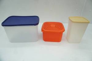 lot 70 image: Tupperware Containers wlids (3ct)
