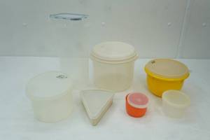 lot 76 image: Tupperware & Other Food Storage Containers wlids (7ct)