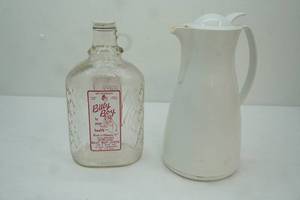 lot 86 image: Pampered Chef Coffee Carafe, Vintage 12 gallon Glass juice jug Billy Boy Juices St. Paul MN