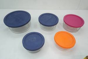 lot 87 image: Pyrex Nesting Bowls wlids (5ct)