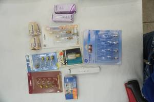 lot 103 image: variety of small light bulbs