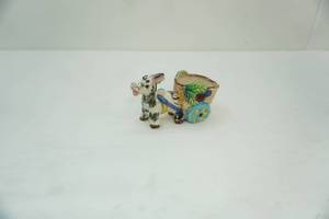 lot 105 image: Vintage 1950s Ceramic Donkey Cart Planter 6.5x3x3.25