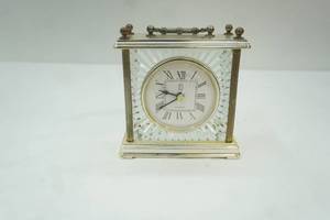 lot 113 image: 5x2.5x5 Vintage Paul Sebastian Crystal Quartz MantelDesk Clock