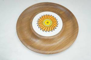 lot 117 image: Vintage American Black Walnut Sunflower Snack Tray 12 diameter