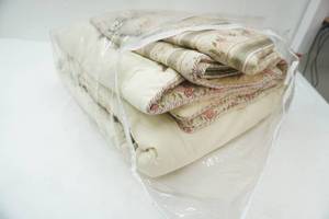 lot 132 image: Comforter & Matching Pillow Shams