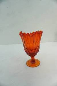 lot 141 image: Vintage Fenton Art Glass Amberina Handkerchief Pedestal Vase