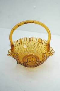 lot 143 image: Vintage Fenton Amber Hobnail Basket. 8x8