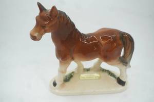 lot 146 image: Vintage Ceramic Horse Souvenir Figurine