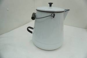 lot 148 image: Enamel Coffee Pot and Lid 10 tall (very good condition)